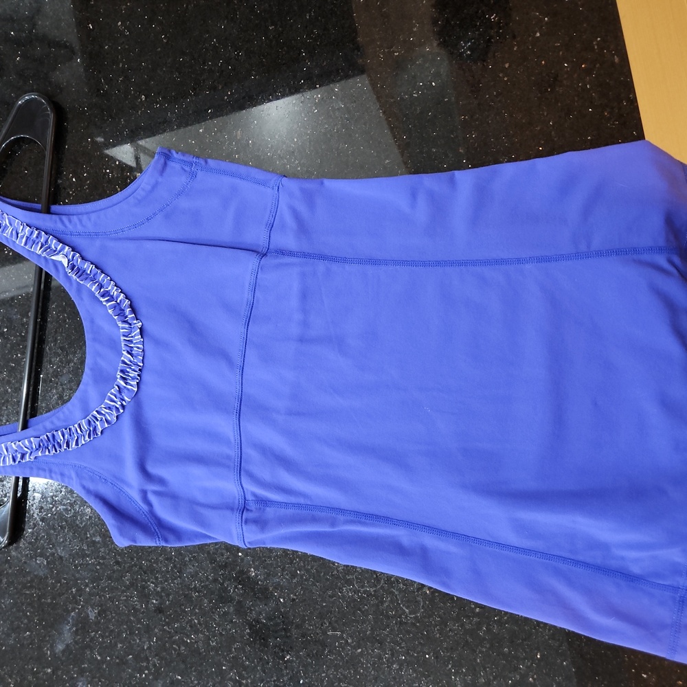 Lucy work out tank wicking sport top build in shelve bra xs